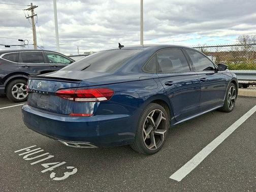 2022 Volkswagen Passat 2.0T R-Line
