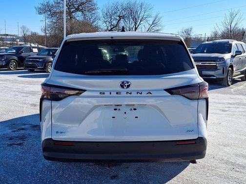 2025 Toyota Sienna XLE