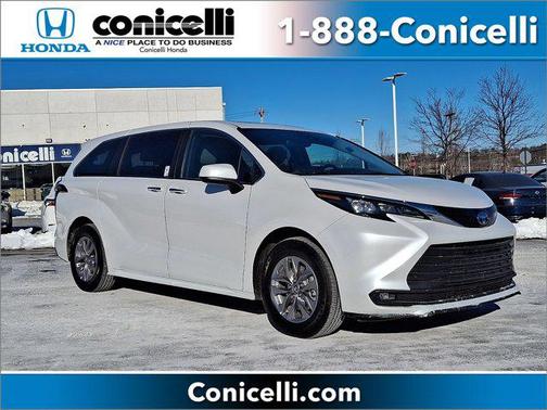 2025 Toyota Sienna XLE