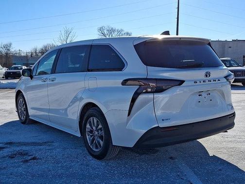 2025 Toyota Sienna XLE