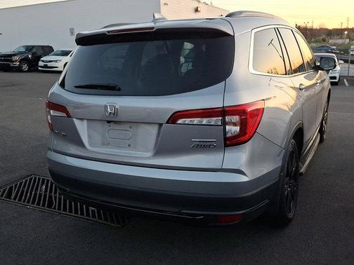 Lunar Silver Metallic 2022 Honda Pilot AWD Special Edition
