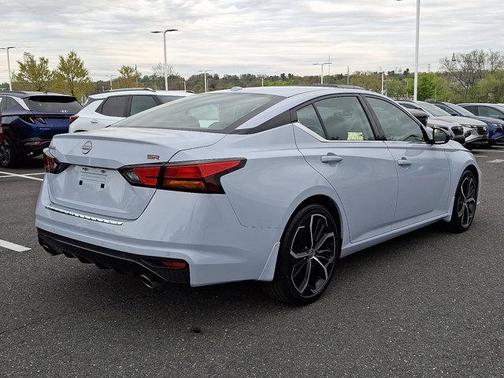2023 Nissan Altima SR FWD