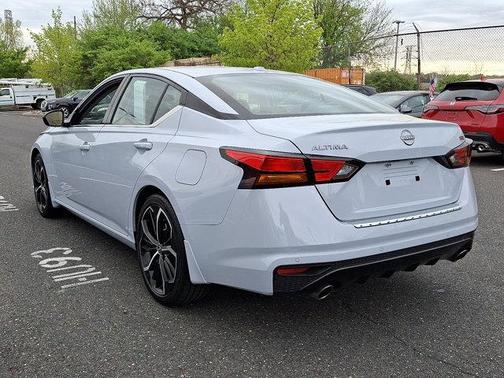 2023 Nissan Altima SR FWD