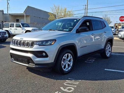Silver Zynith Metallic Clearcoat 2024 Jeep Compass Latitude