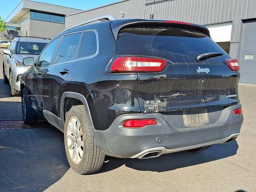 Diamond Black Crystal Pearlcoat 2017 Jeep Cherokee Limited