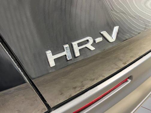 Crystal Black Pearl 2027 Honda HR-V LX