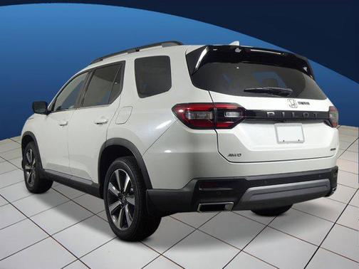 2025 Honda Pilot Touring 8-Passenger