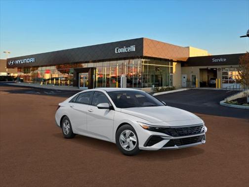 2025 Hyundai ELANTRA SE