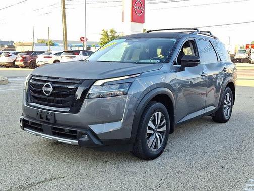 2022 Nissan Pathfinder SL 4WD