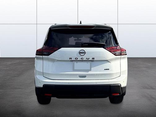 Everest White Pearl Tricoat 2027 Nissan Rogue Dark Armor