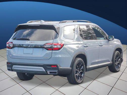 2025 Honda Pilot Touring 8-Passenger