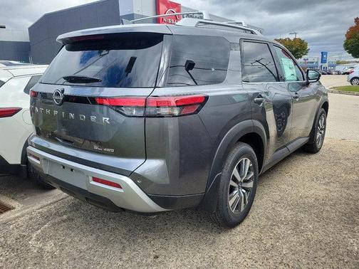 2025 Nissan Pathfinder SL 4WD