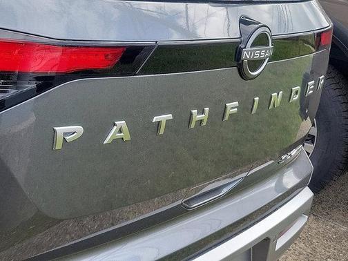 2025 Nissan Pathfinder SL 4WD
