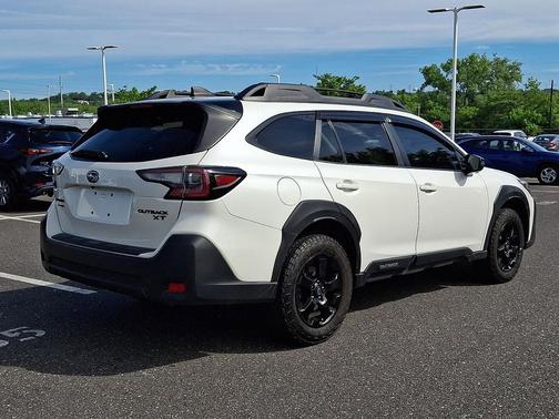 Crystal White Pearl 2023 Subaru Outback Onyx Edition XT