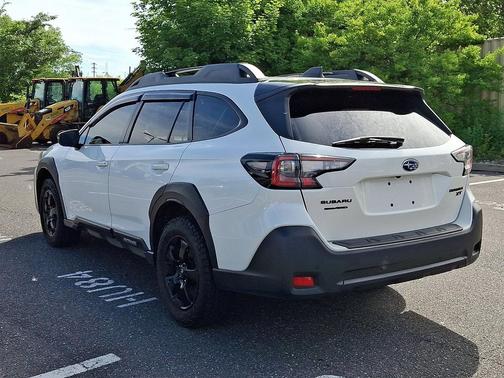 Crystal White Pearl 2023 Subaru Outback Onyx Edition XT