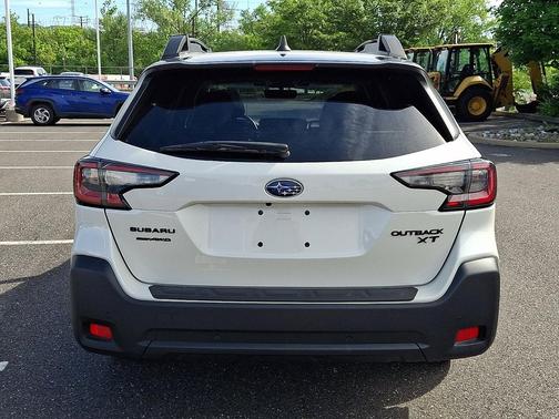 Crystal White Pearl 2023 Subaru Outback Onyx Edition XT
