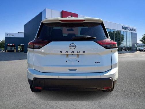 Everest White Pearl 2024 Nissan Rogue S