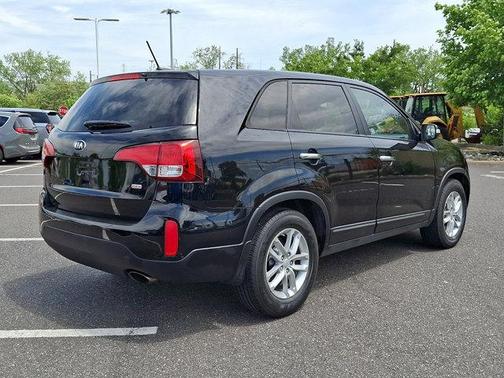 Ebony Black 2015 Kia Sorento LX