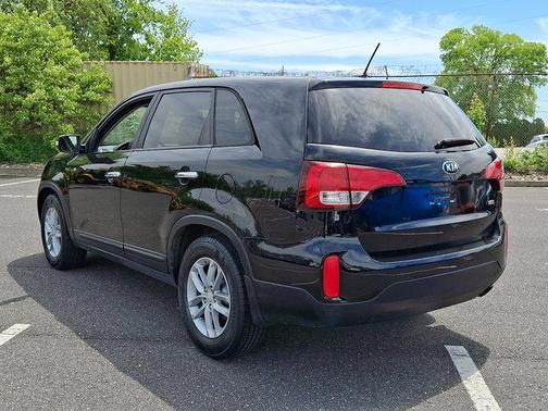 Ebony Black 2015 Kia Sorento LX