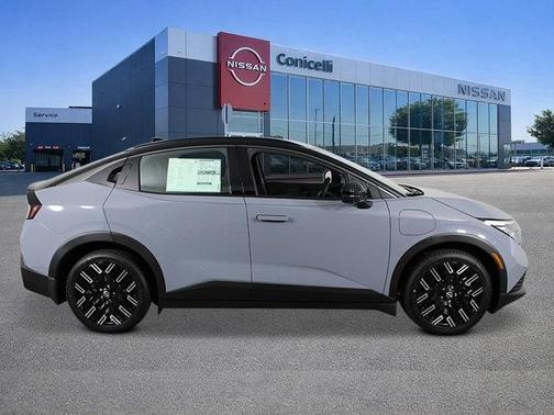 Boulder Gray Pearl/Black 2026 Nissan Leaf PLATINUM+