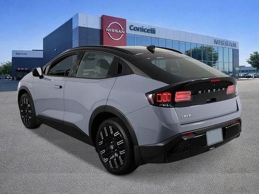 Boulder Gray Pearl/Black 2026 Nissan Leaf PLATINUM+