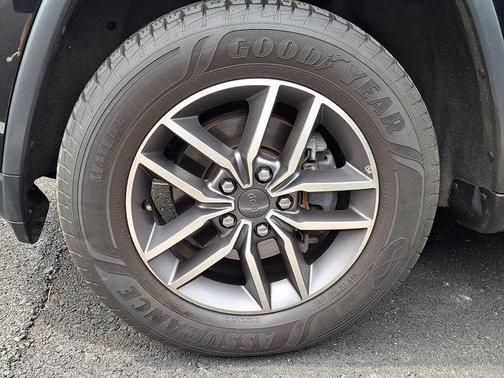 Diamond Black Crystal Pearlcoat 2020 Jeep Grand Cherokee Limited