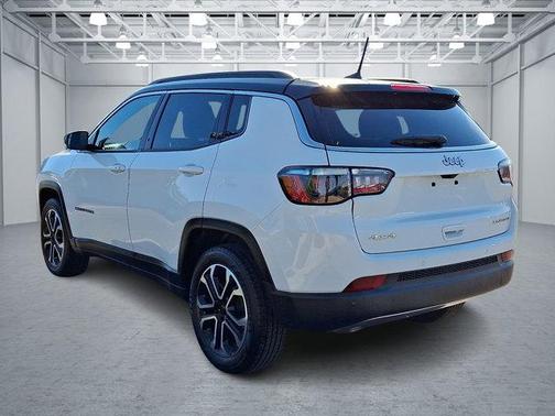 Bright White Clearcoat 2024 Jeep Compass Limited