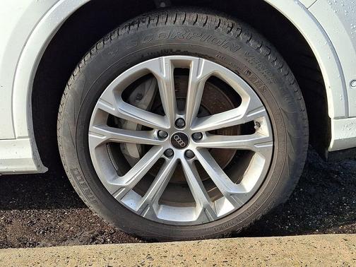 White 2025 Audi Q7 55 Premium Plus