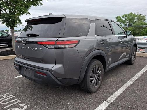 Gun Metallic 2022 Nissan Pathfinder S 4WD