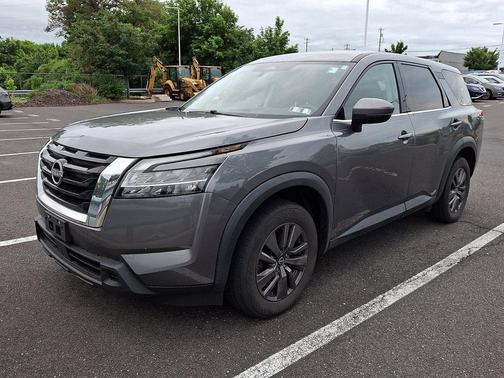 Gun Metallic 2022 Nissan Pathfinder S 4WD