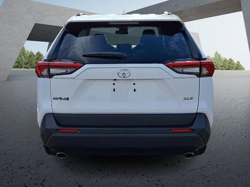 Ice Cap 2024 Toyota RAV4 XLE