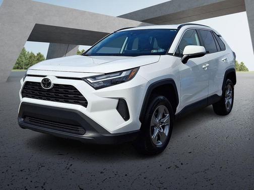 Ice Cap 2024 Toyota RAV4 XLE