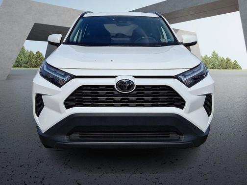 Ice Cap 2024 Toyota RAV4 XLE