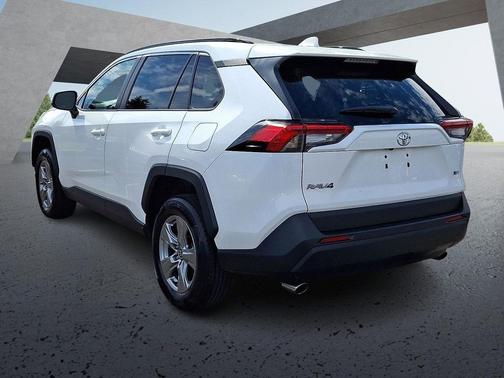Ice Cap 2024 Toyota RAV4 XLE