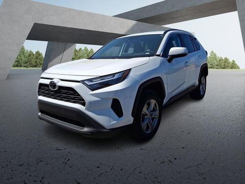 Ice Cap 2024 Toyota RAV4 XLE