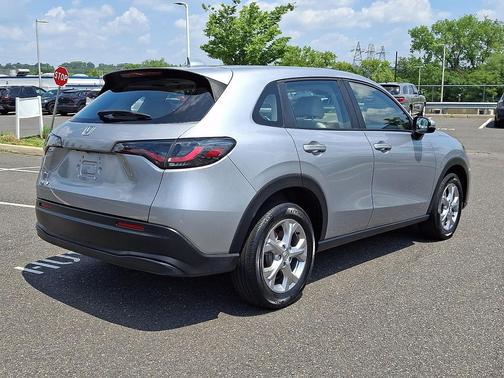 Lunar Silver Metallic 2023 Honda HR-V LX
