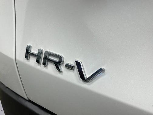 Platinum White Pearl 2026 Honda HR-V LX