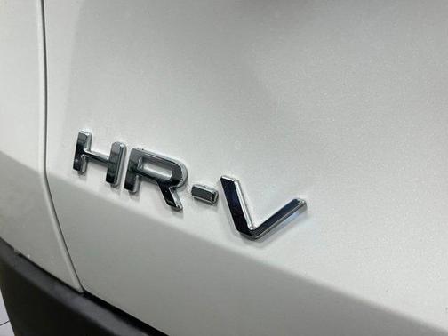 Platinum White Pearl 2026 Honda HR-V LX