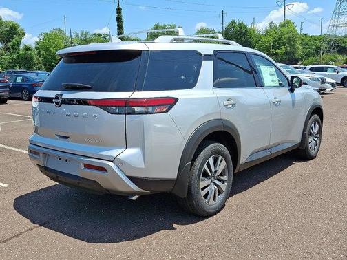 2025 Nissan Pathfinder SL 4WD