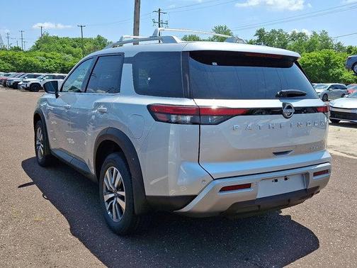 2025 Nissan Pathfinder SL 4WD