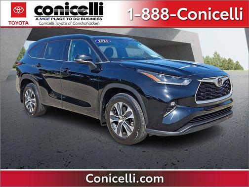 Midnight Black Metallic 2021 Toyota Highlander XLE