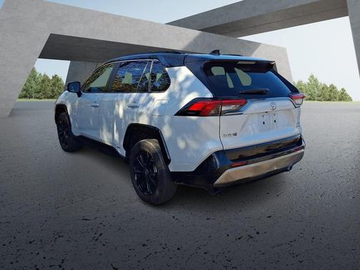 White 2025 Toyota RAV4 Hybrid SE