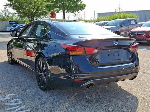 2022 Nissan Altima SR FWD
