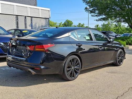 2022 Nissan Altima SR FWD