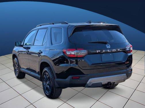 Crystal Black Pearl 2026 Honda Pilot TrailSport