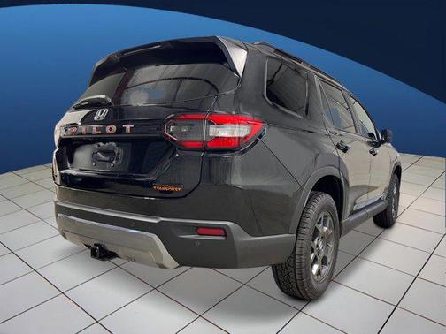 Crystal Black Pearl 2026 Honda Pilot TrailSport