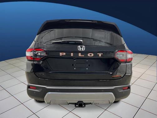 Crystal Black Pearl 2026 Honda Pilot TrailSport