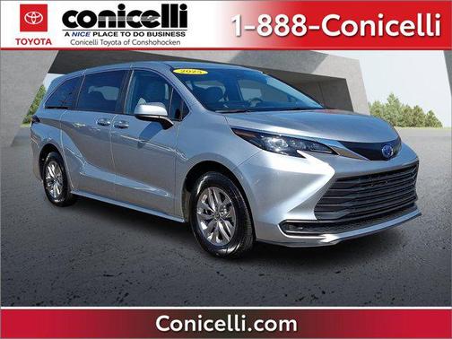 2025 Toyota Sienna LE