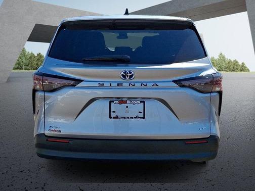 2025 Toyota Sienna LE