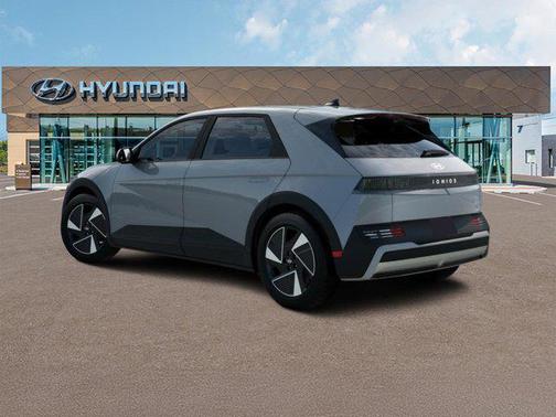 2025 Hyundai IONIQ 5 SE Standard Range